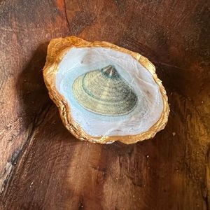 Hand-painted decoupage oyster shell-2.5”